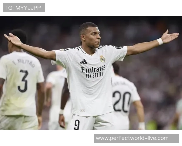 皇马友谊赛大胜里昂三球零封赛场惊喜瞬间引发热烈反响