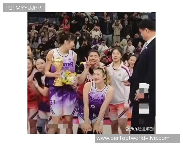 姚明缺席女篮赛场引发热议球迷期待他的回归与支持