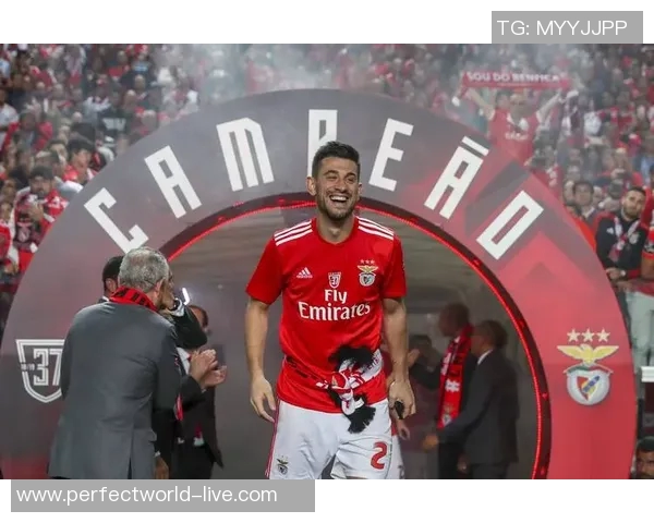 欧冠激战本菲卡与曼联鏖战至0比0补时进球瞬间点燃全场激情