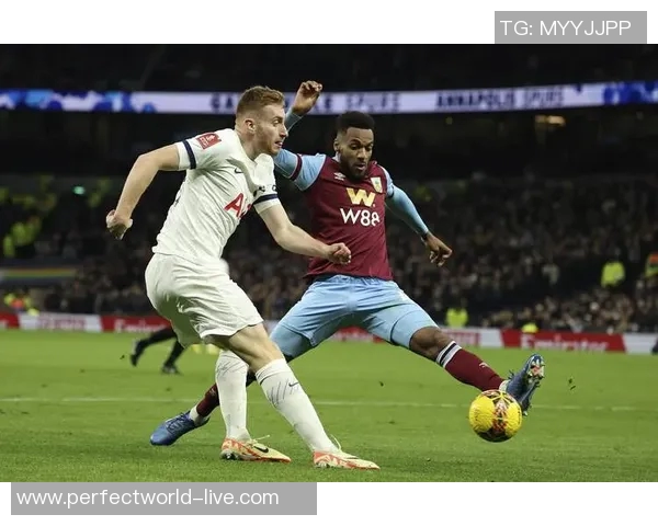 足总杯波尔图小胜那不勒斯红牌争议引发全场热议 足总杯波尔图小胜那不勒斯红牌争议引发全场热议