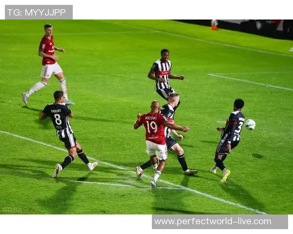 意甲激战莱比锡逆转曼联6-2全场沸腾战术解析与精彩瞬间回顾