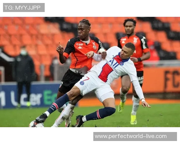 友谊赛精彩回顾里昂6-2大胜国米帽子戏法点燃全场激情